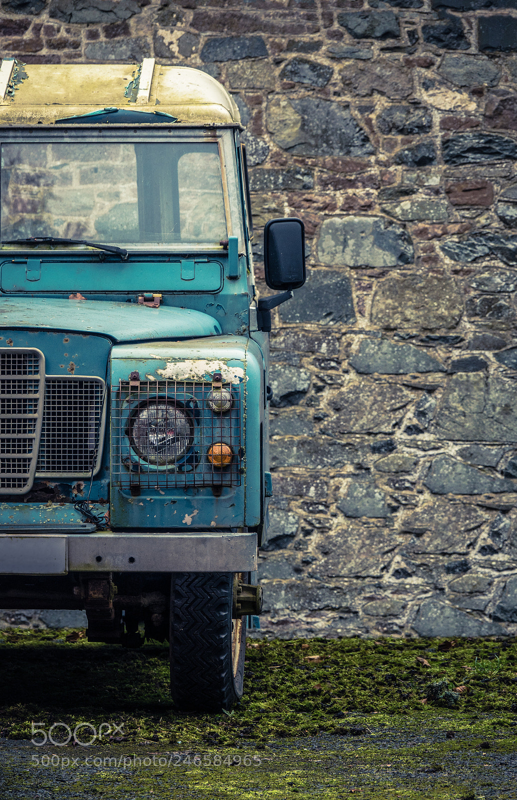 Sony Cyber-shot DSC-RX10 III sample photo. Grungy farmyard truck photography