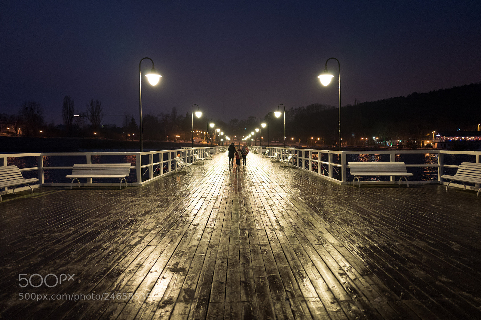 Leica Q (Typ 116) sample photo. Family by night photography