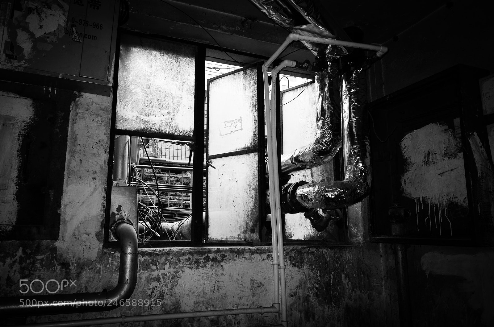 Ricoh GR II sample photo. 《窗户与管道》 photography