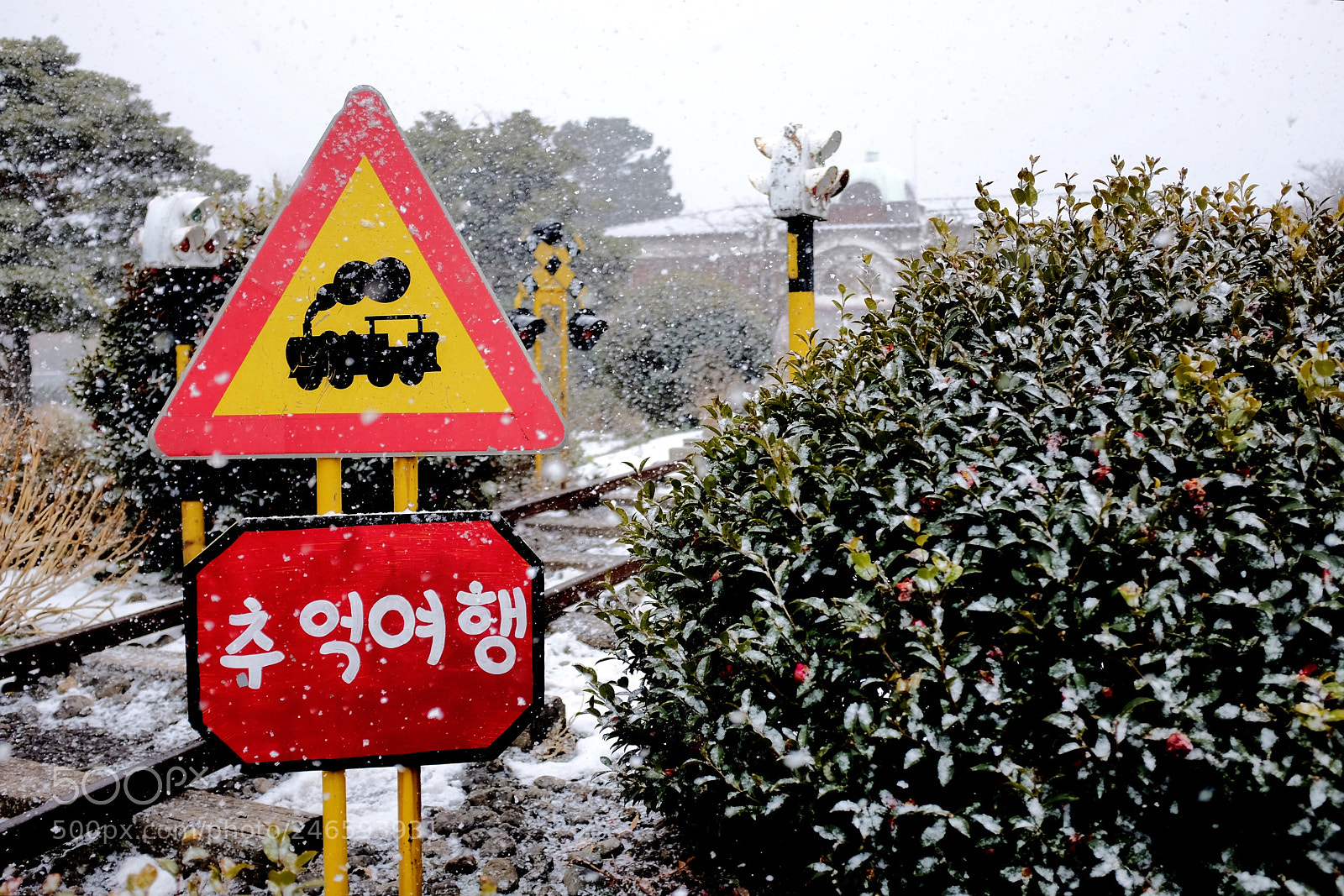 Fujifilm X100S sample photo. ?火车来啦 photography