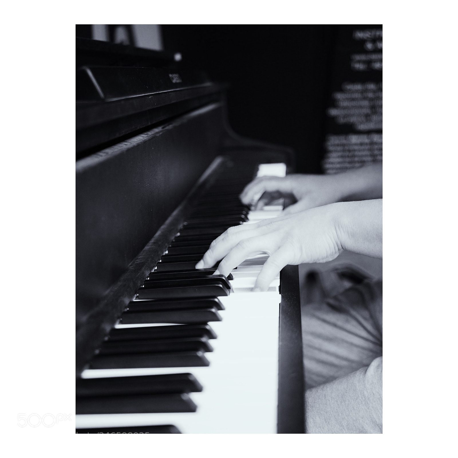 Olympus PEN E-PL5 sample photo. Hands and music at photography