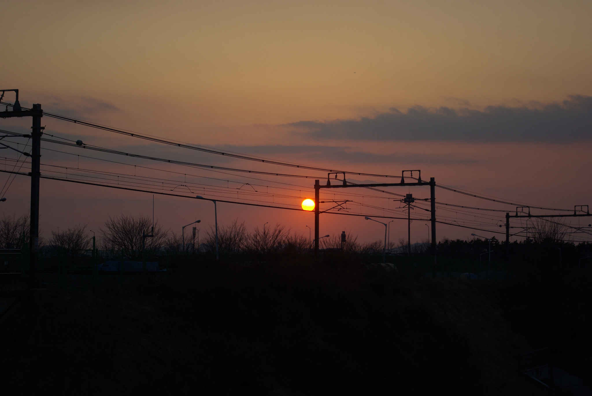 Samsung GX-10 + Samsung/Schneider D-XENON 18-55mm F3.5-5.6 sample photo. Sunset and railroad photography