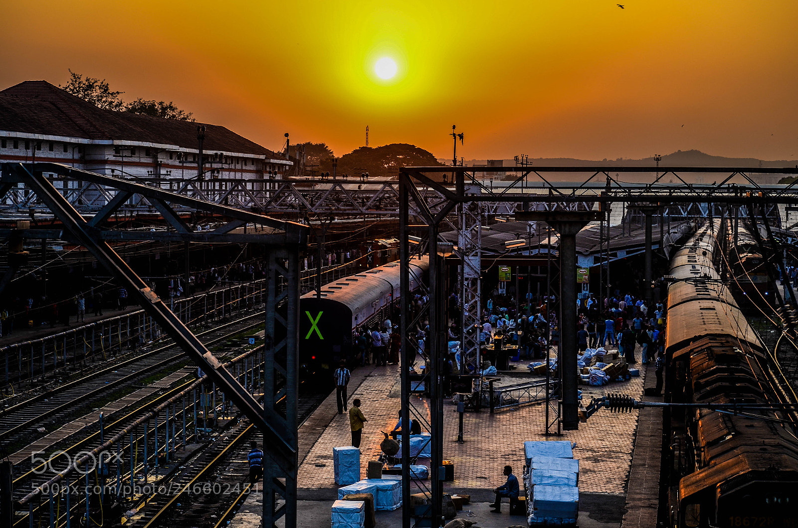 Nikon D5100 sample photo. Rush hour station photography