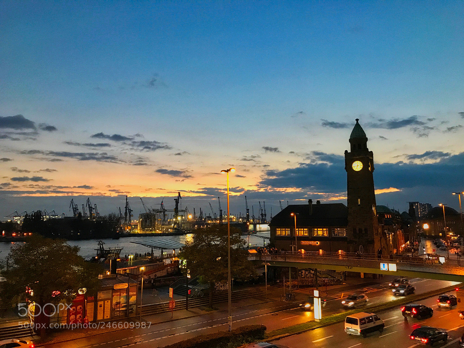 Apple iPhone 7 Plus sample photo. Landungsbrücken photography