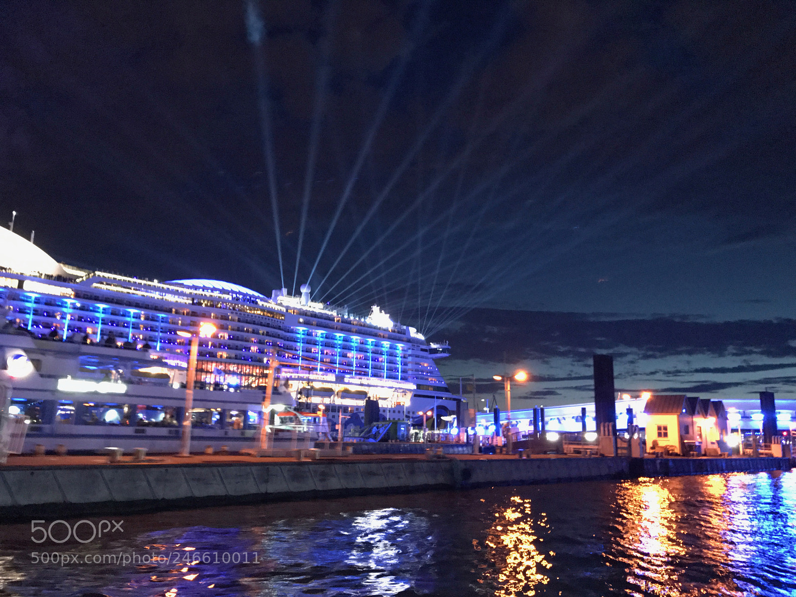 Apple iPhone 7 Plus sample photo. Harbor birthday hamburg photography