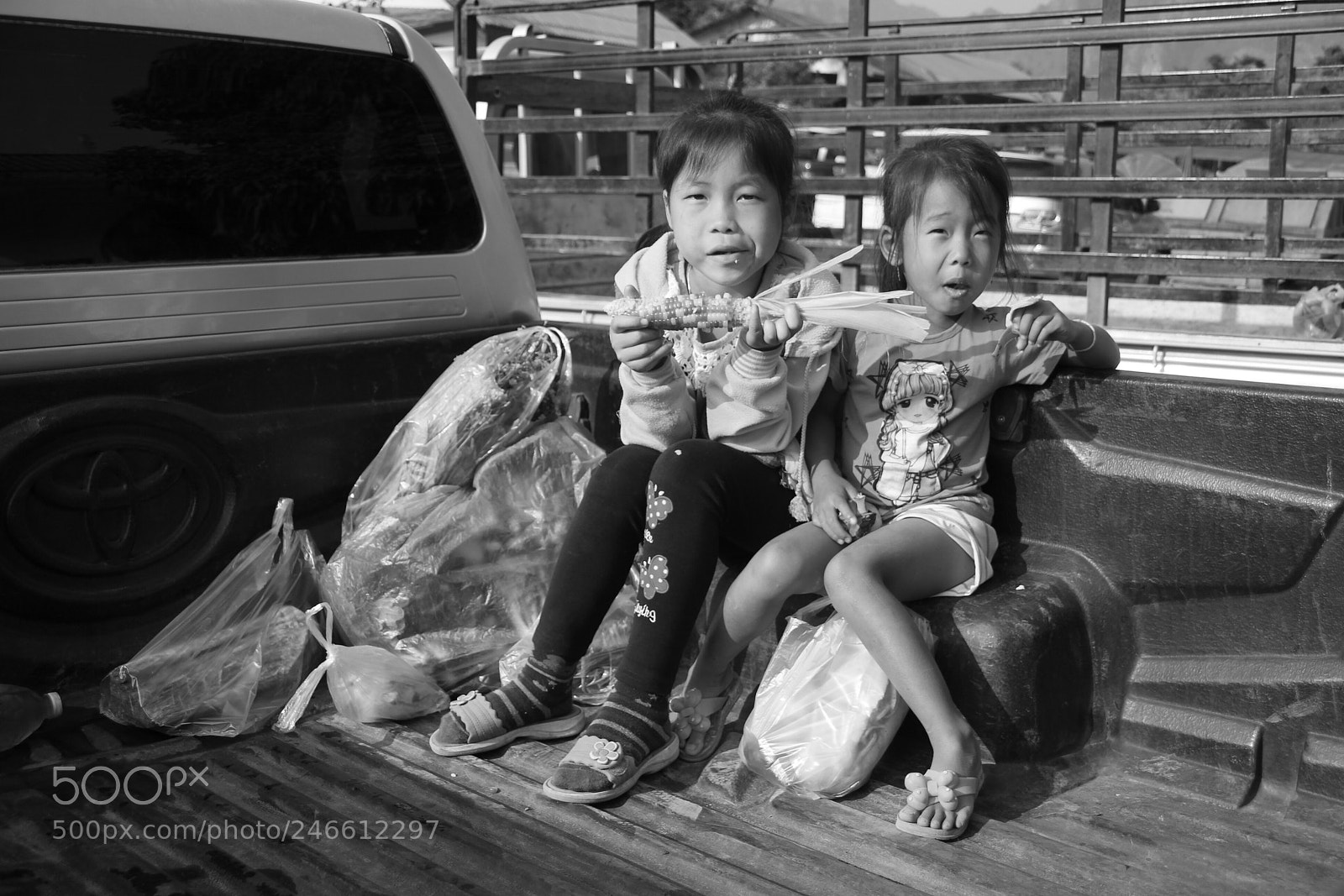 Canon EOS 100D (EOS Rebel SL1 / EOS Kiss X7) sample photo. Girls in a pick-up photography