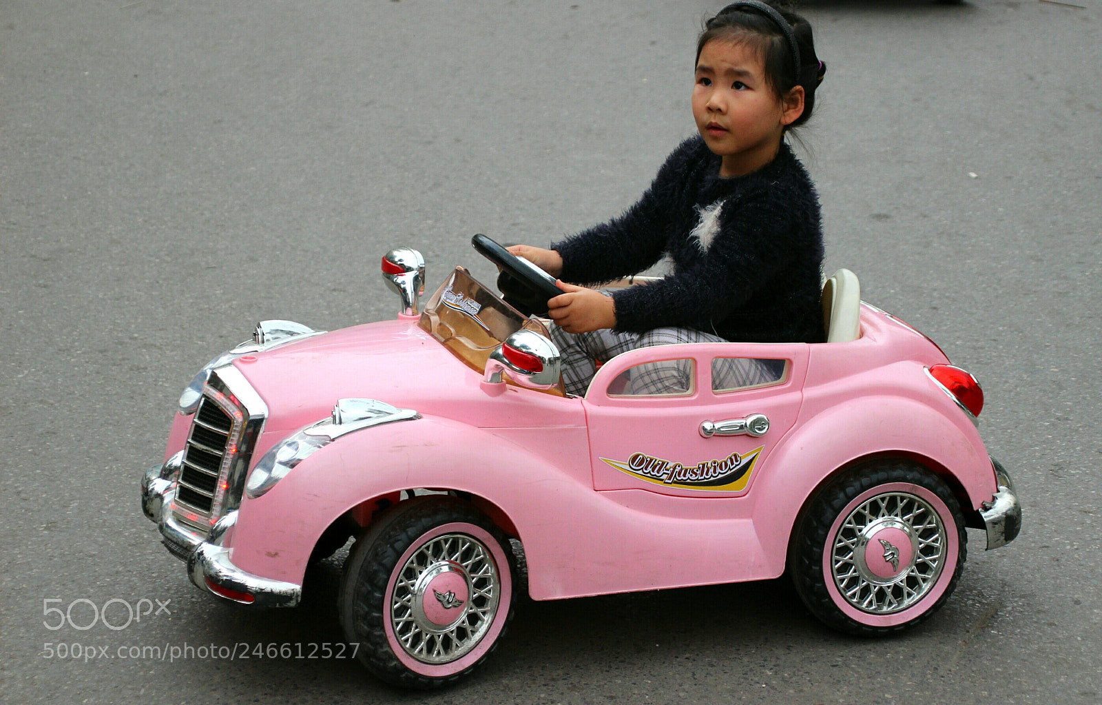 Canon EOS 100D (EOS Rebel SL1 / EOS Kiss X7) sample photo. Pink car photography