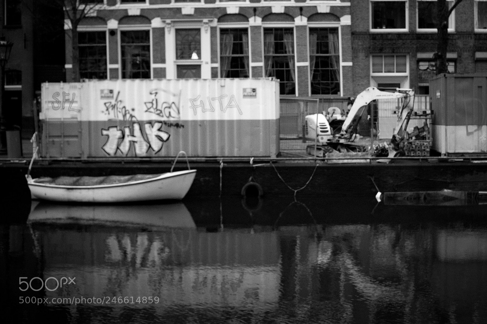 Fujifilm X-Pro2 sample photo. Graffiti boat photography
