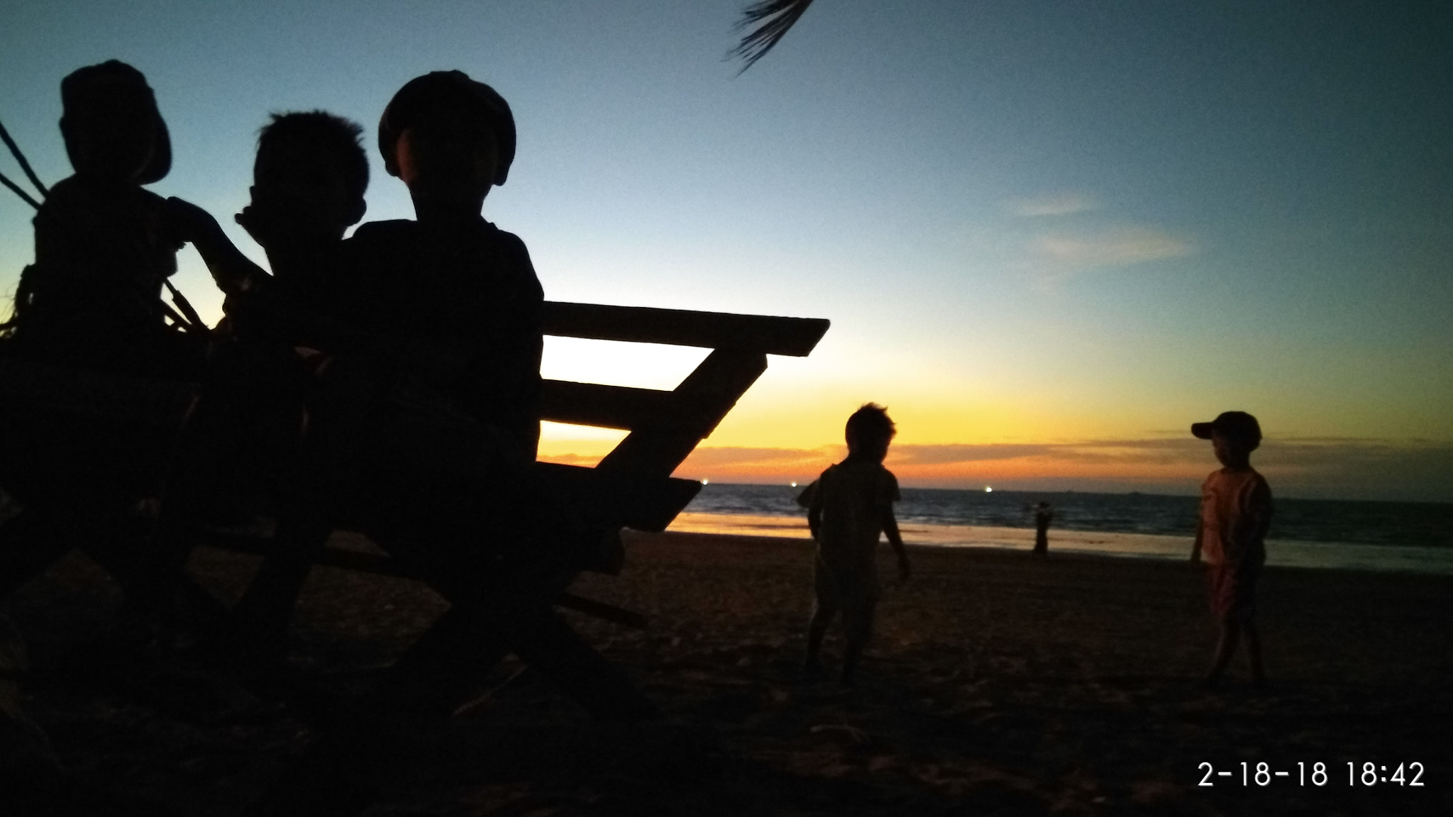 Xiaomi MI MAX sample photo. Sundown with the children photography