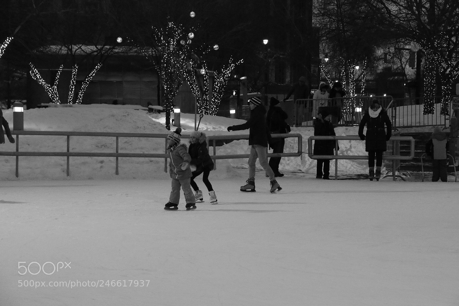 Canon EF-S 18-135mm F3.5-5.6 IS sample photo. Family time photography