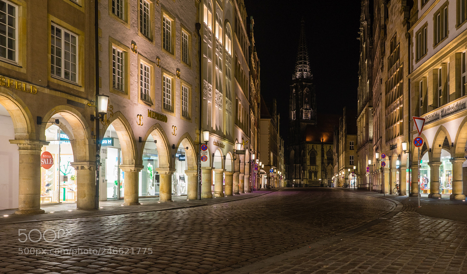 Sony a7 sample photo. Prinzipal markt at night photography