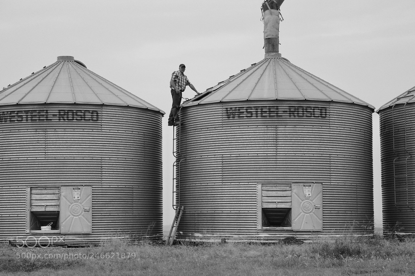 Canon EOS 600D (Rebel EOS T3i / EOS Kiss X5) sample photo. Grain bins photography