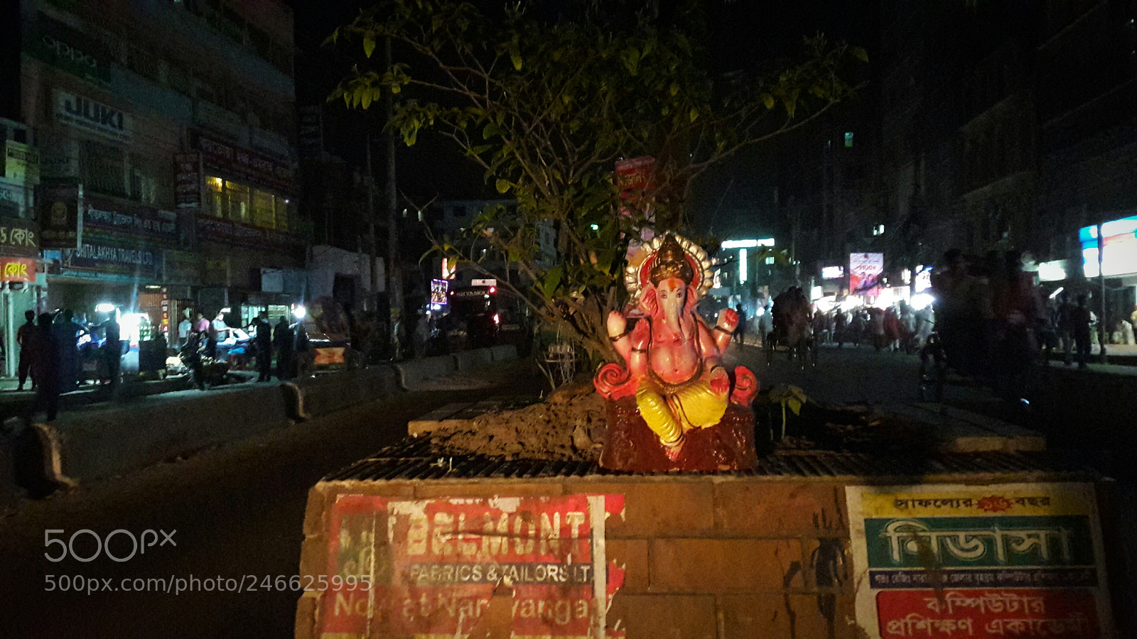 Samsung Galaxy J7 sample photo. God in streets photography