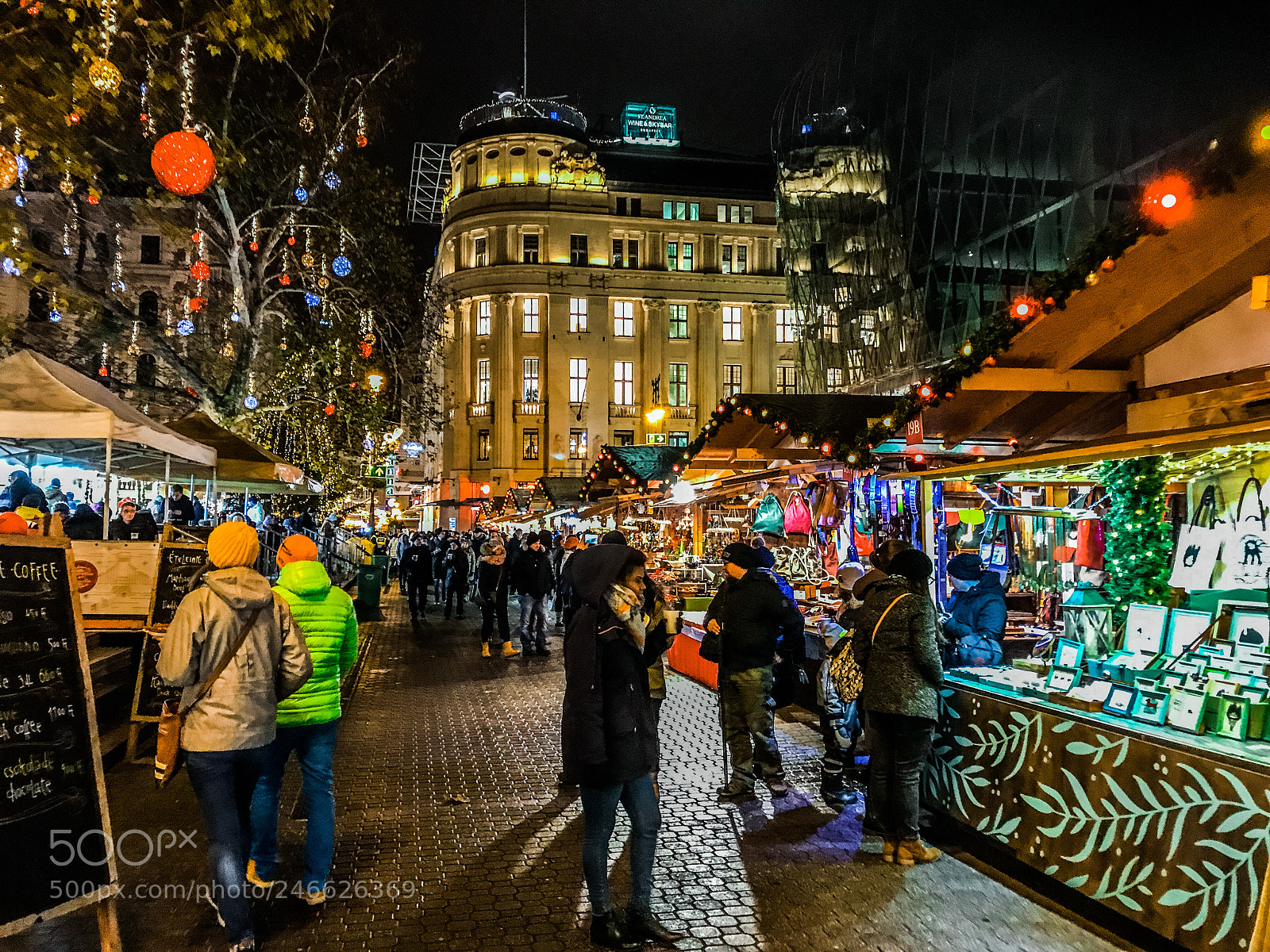 Apple iPhone 7 sample photo. Christmas in europe photography