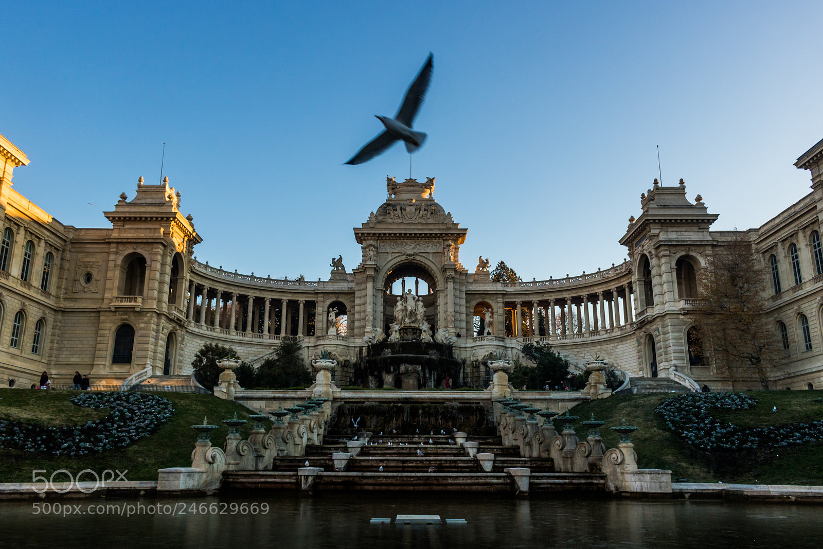 Canon EOS 750D (EOS Rebel T6i / EOS Kiss X8i) sample photo. Palais longchamp photography