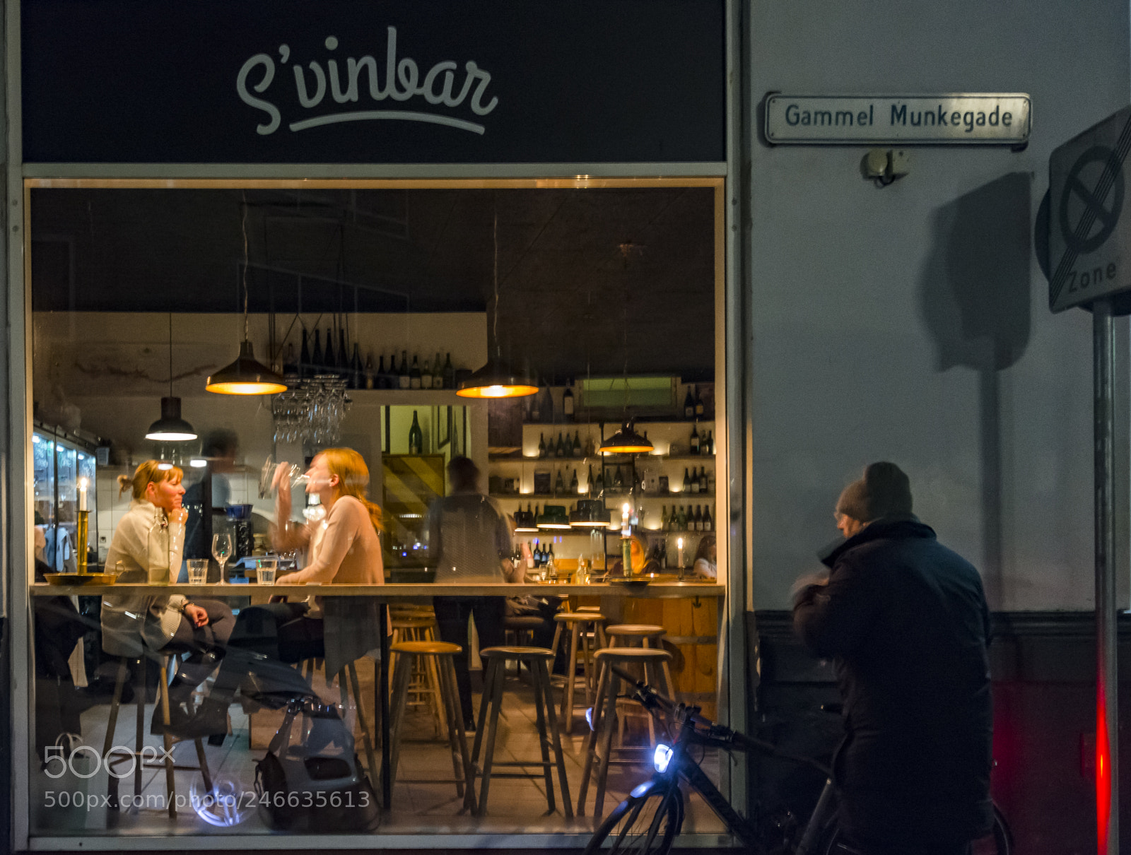 Nikon D7200 sample photo. In and out photography