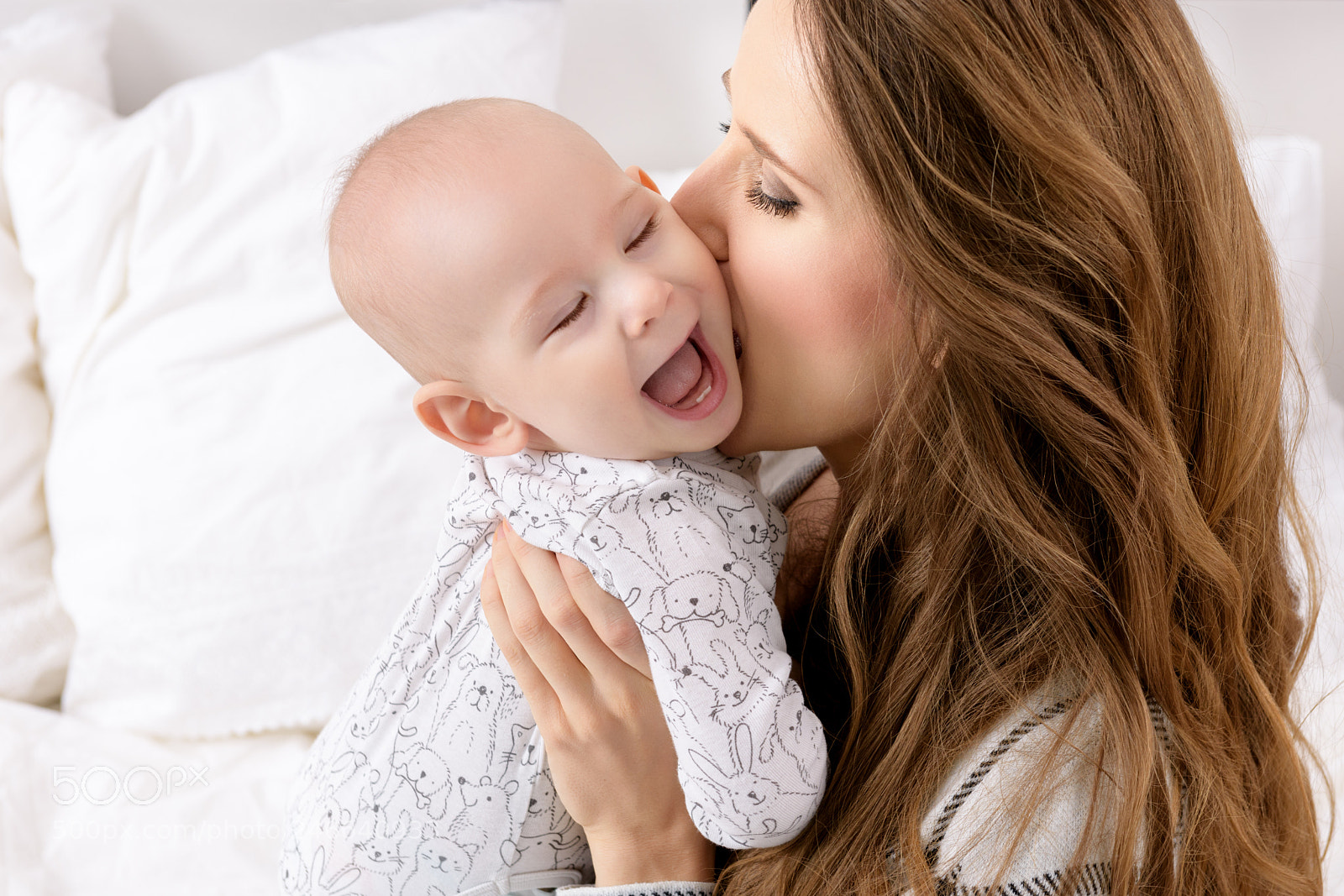 Nikon D810 sample photo. Happy mother kissing her photography