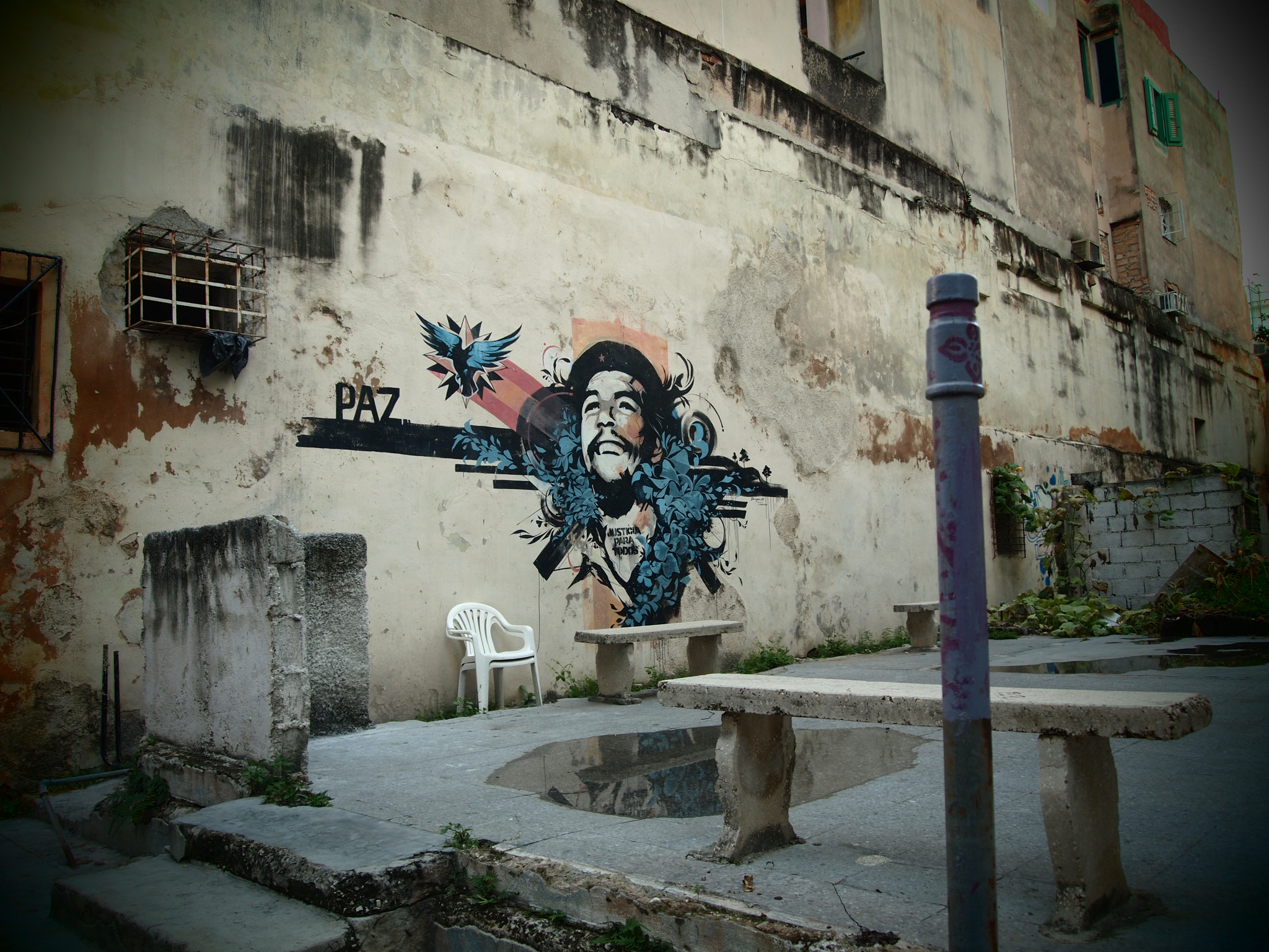 Olympus PEN E-P1 sample photo. Mural of che guevara photography