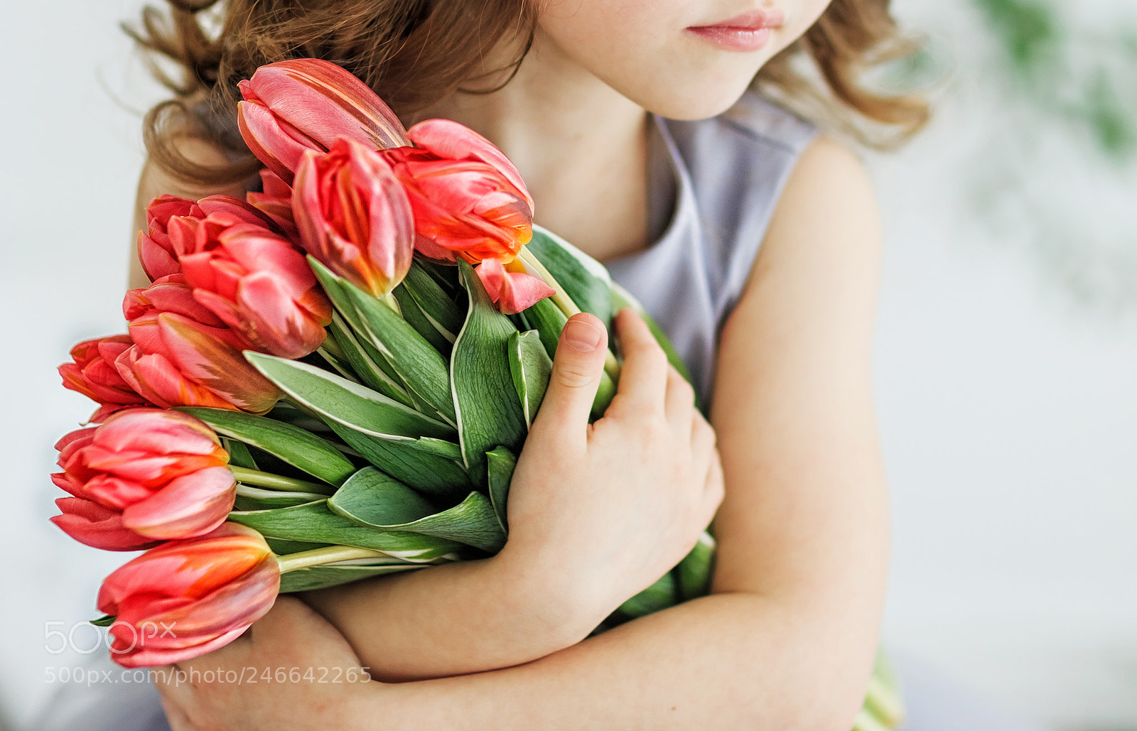 Canon EOS 5D sample photo. Girl with a bouquet photography