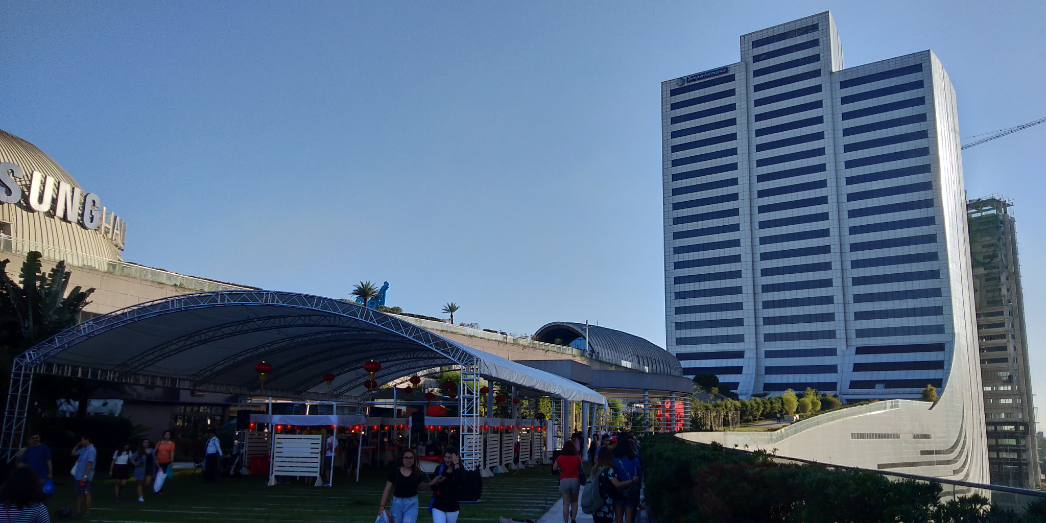 vivo 1716 sample photo. City living photography