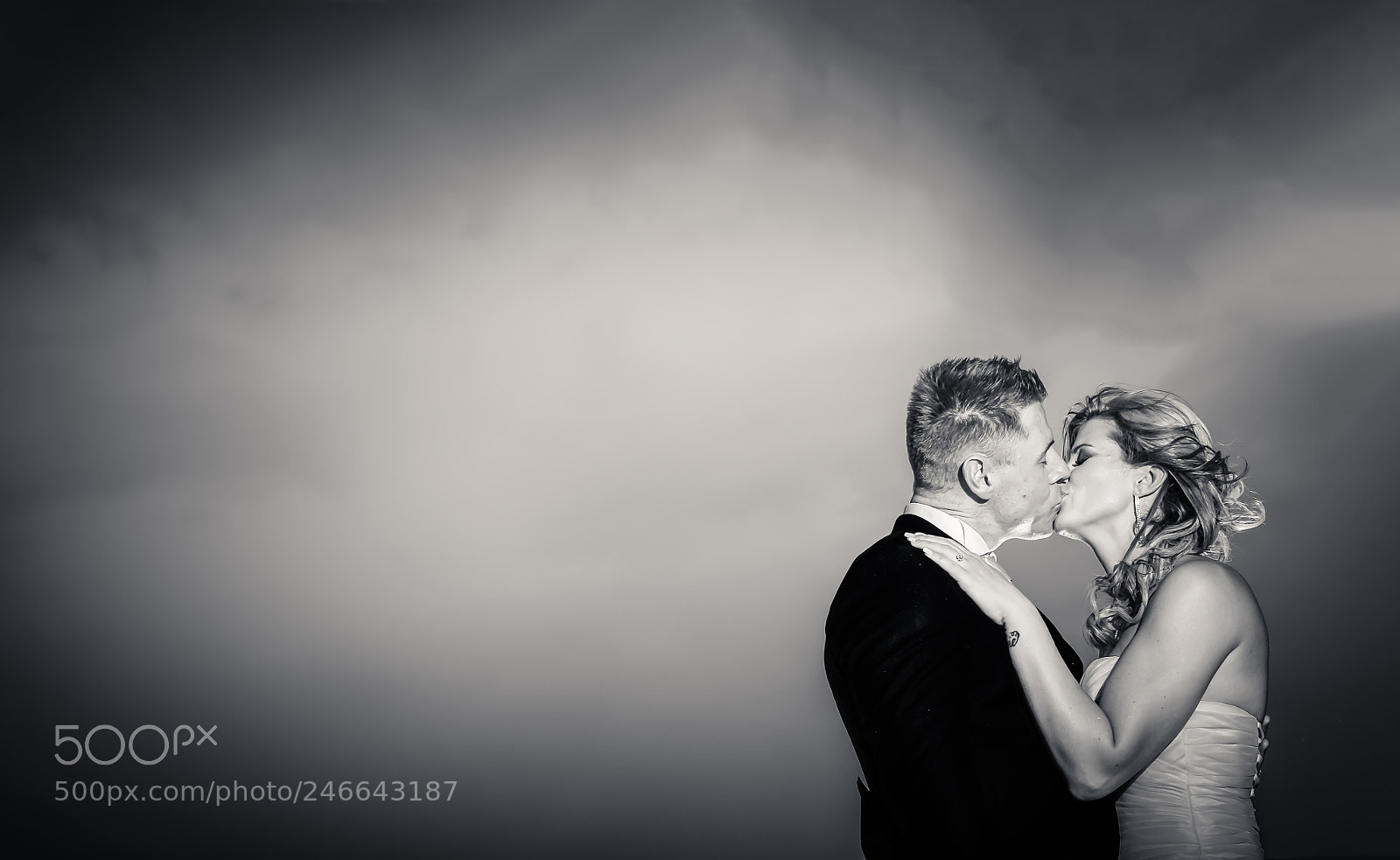 Fujifilm X-T2 sample photo. Kiss photography