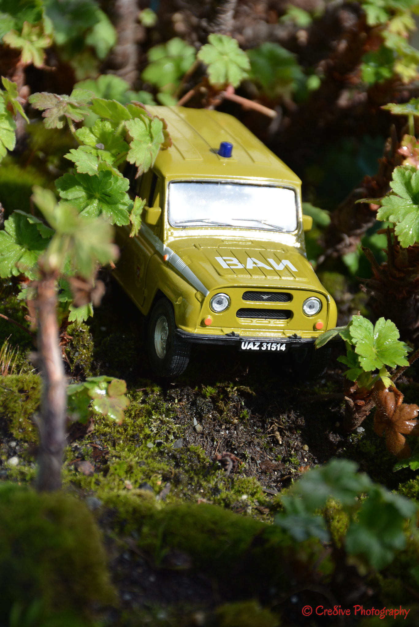 Nikon D5200 sample photo. Replica of uaz offroad vehicle in a tiny 'forest' photography
