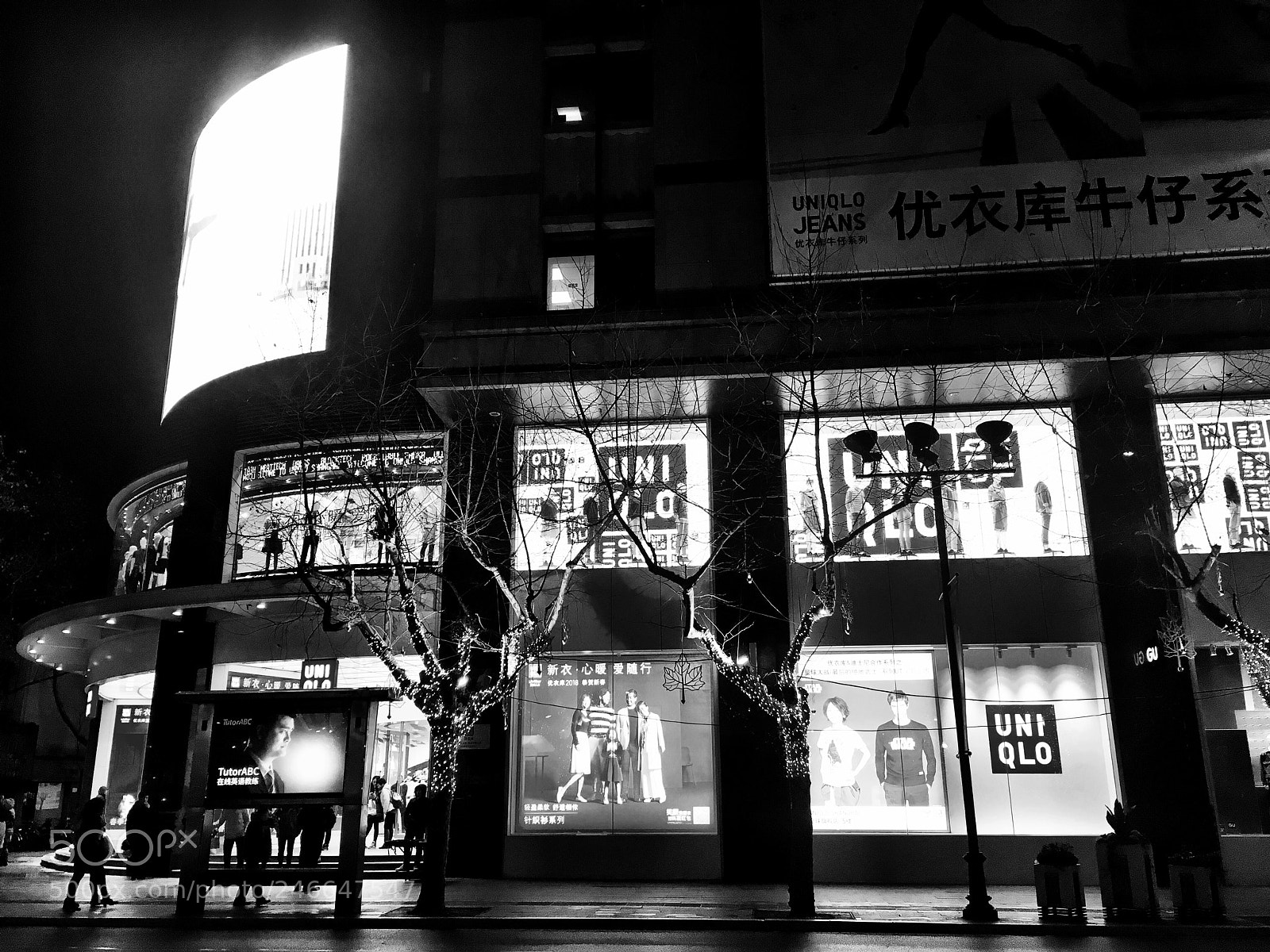 Apple iPhone SE sample photo. Night life photography