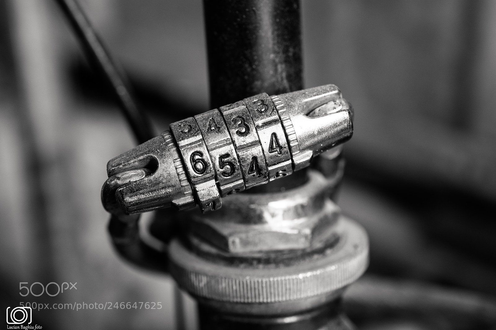 Nikon D5200 sample photo. Bicycle cipher lock photography