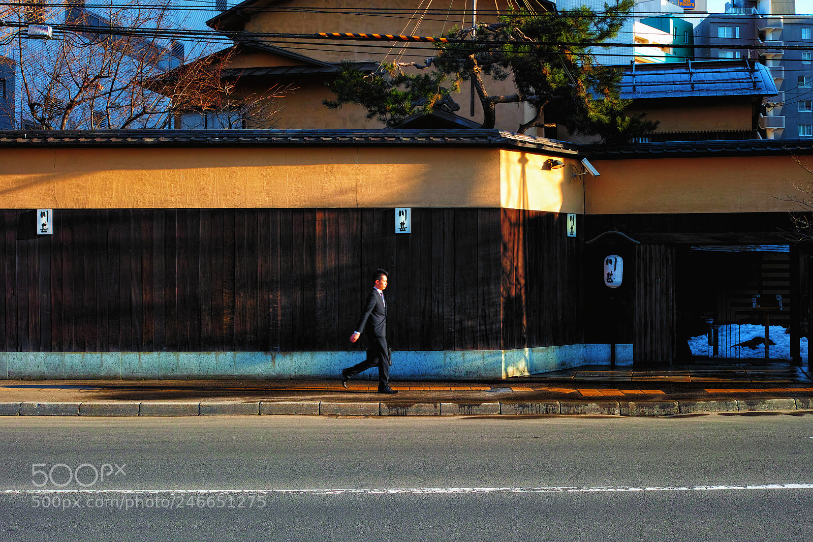 Sigma DP2 Merrill sample photo. Quiet street photography