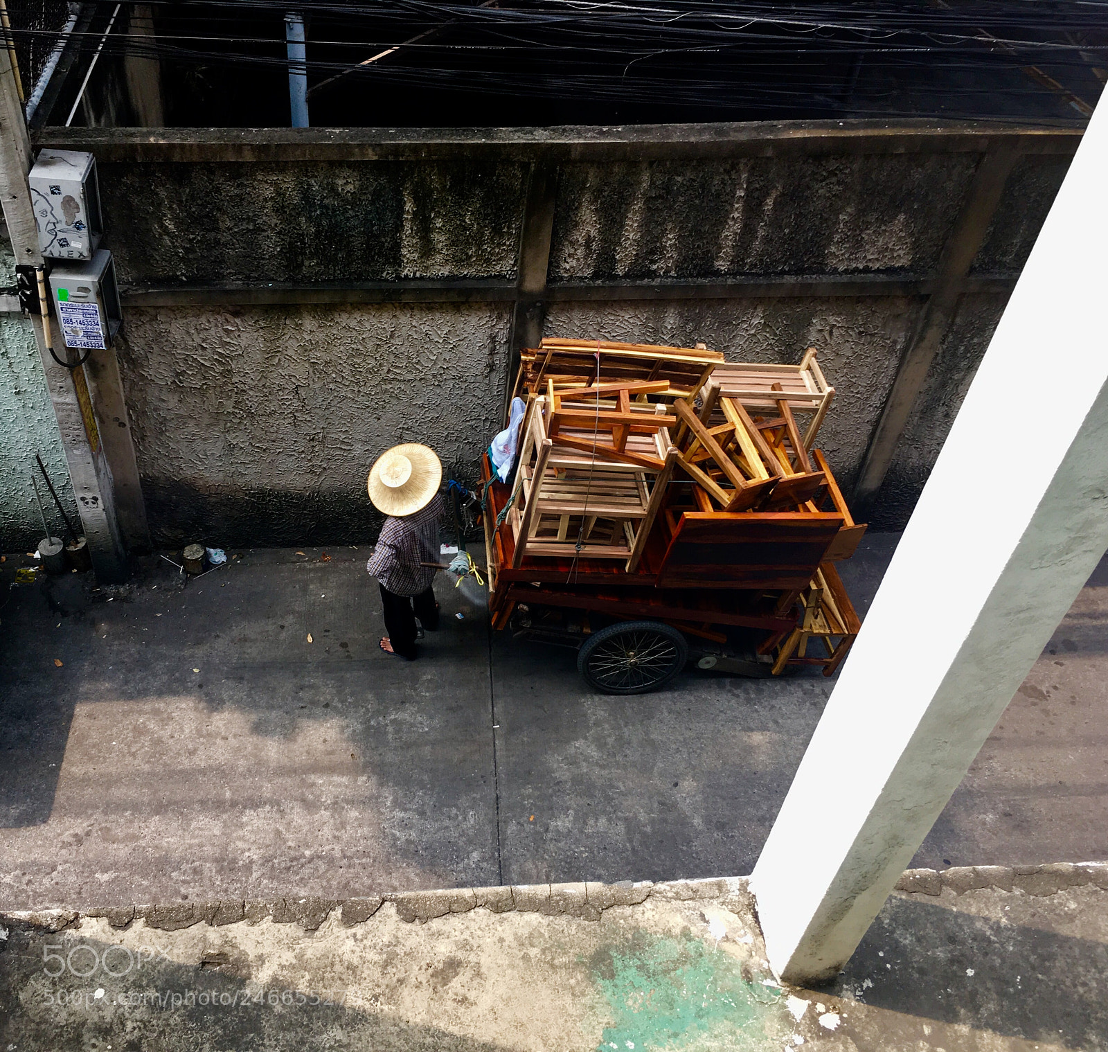 Apple iPhone SE sample photo. หลบทาง photography