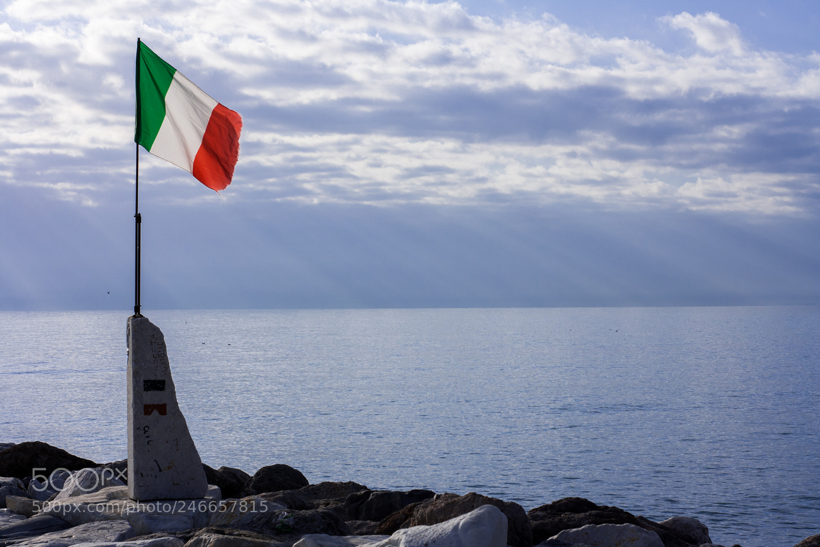 Canon EOS 1000D (EOS Digital Rebel XS / EOS Kiss F) sample photo. Bluest day in italy photography
