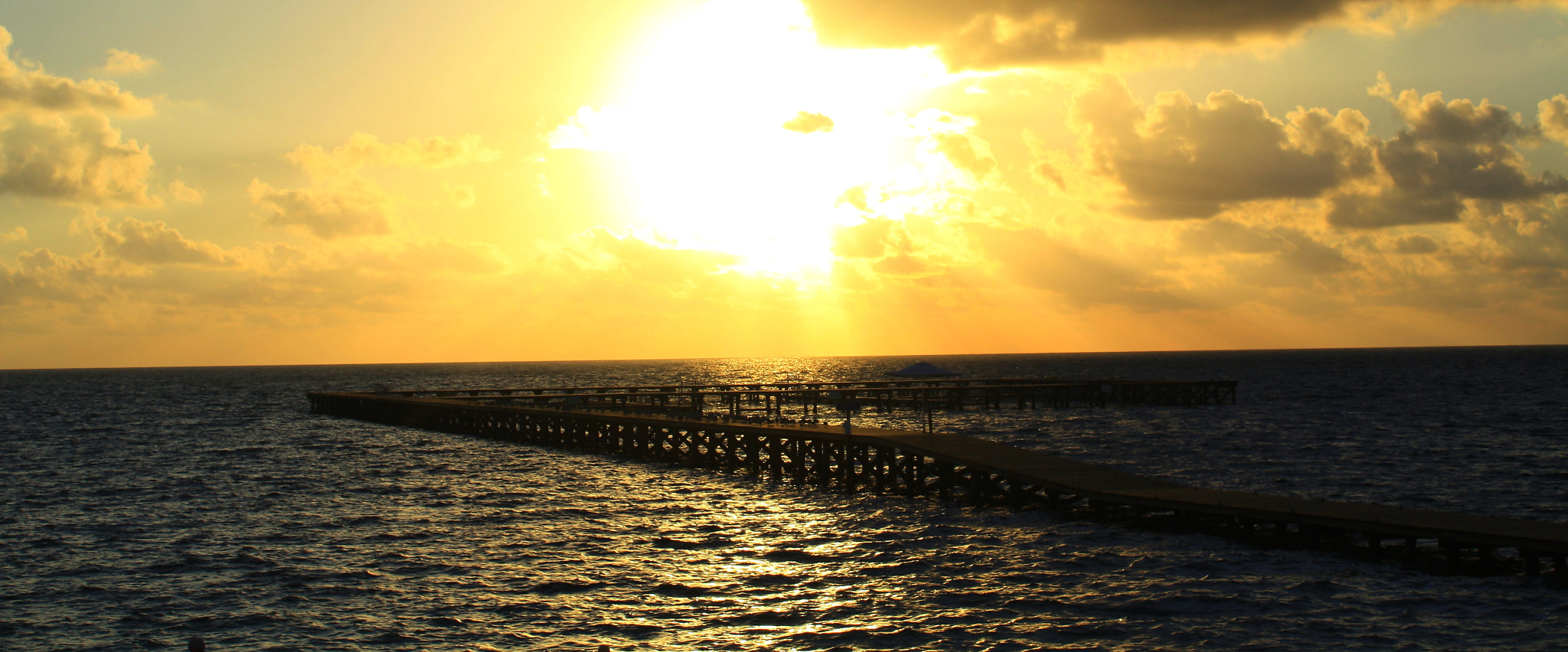 Canon EOS 1000D (EOS Digital Rebel XS / EOS Kiss F) sample photo. Sunrise in beach photography