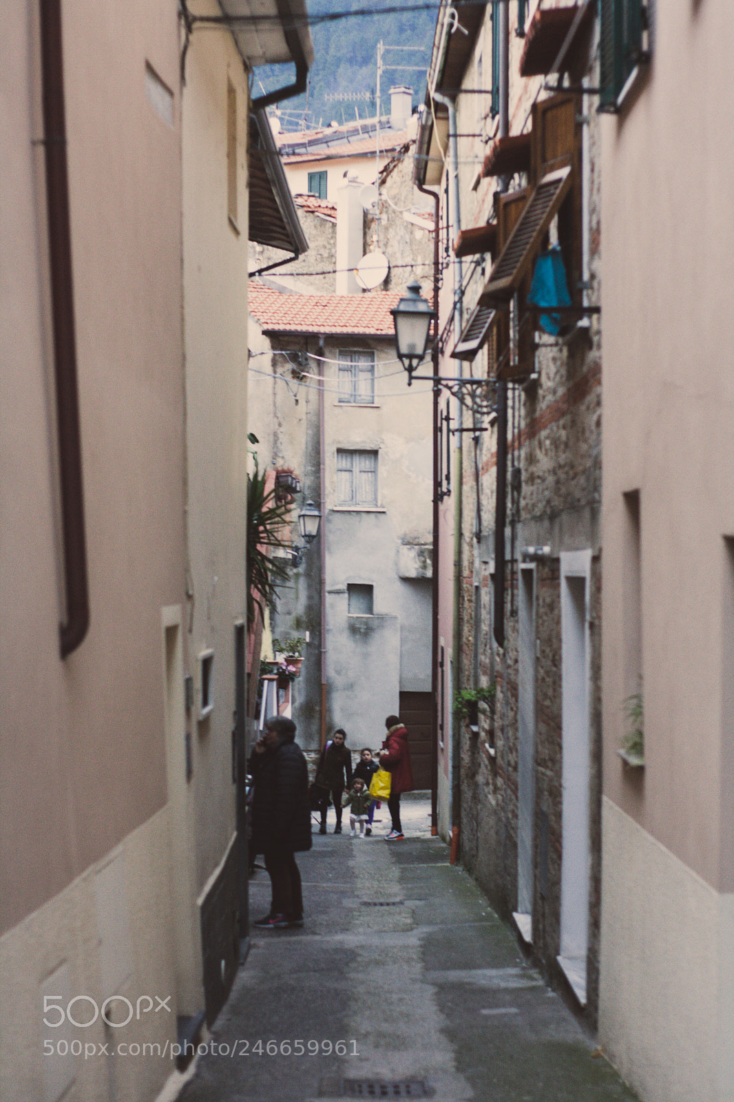 Canon EOS 1000D (EOS Digital Rebel XS / EOS Kiss F) sample photo. Italian alley photography