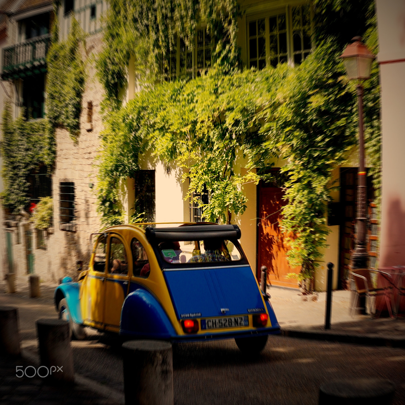 Sony DT 18-135mm F3.5-5.6 SAM sample photo. Paris 2cv photography