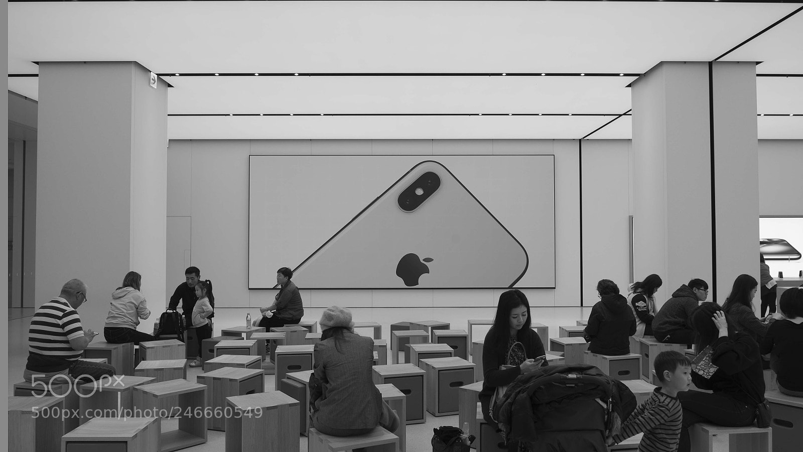 Fujifilm X-Pro1 sample photo. The taipei 101 apple store. photography