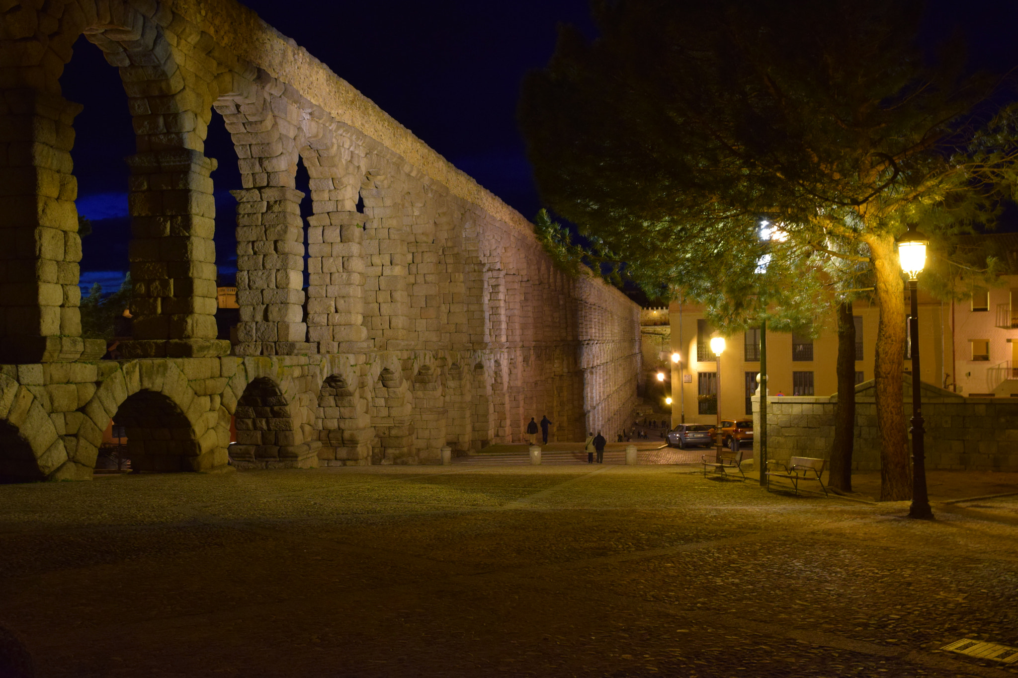 Nikon D3300 + Sigma 17-70mm F2.8-4 DC Macro OS HSM | C sample photo. Aqueduct of segovia photography