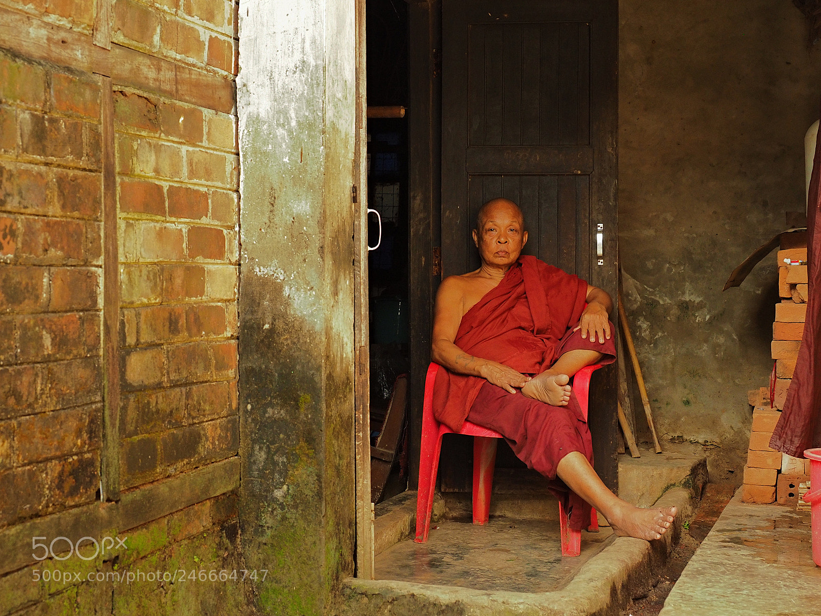 Olympus OM-D E-M1 Mark II sample photo. A monk in myanmar photography