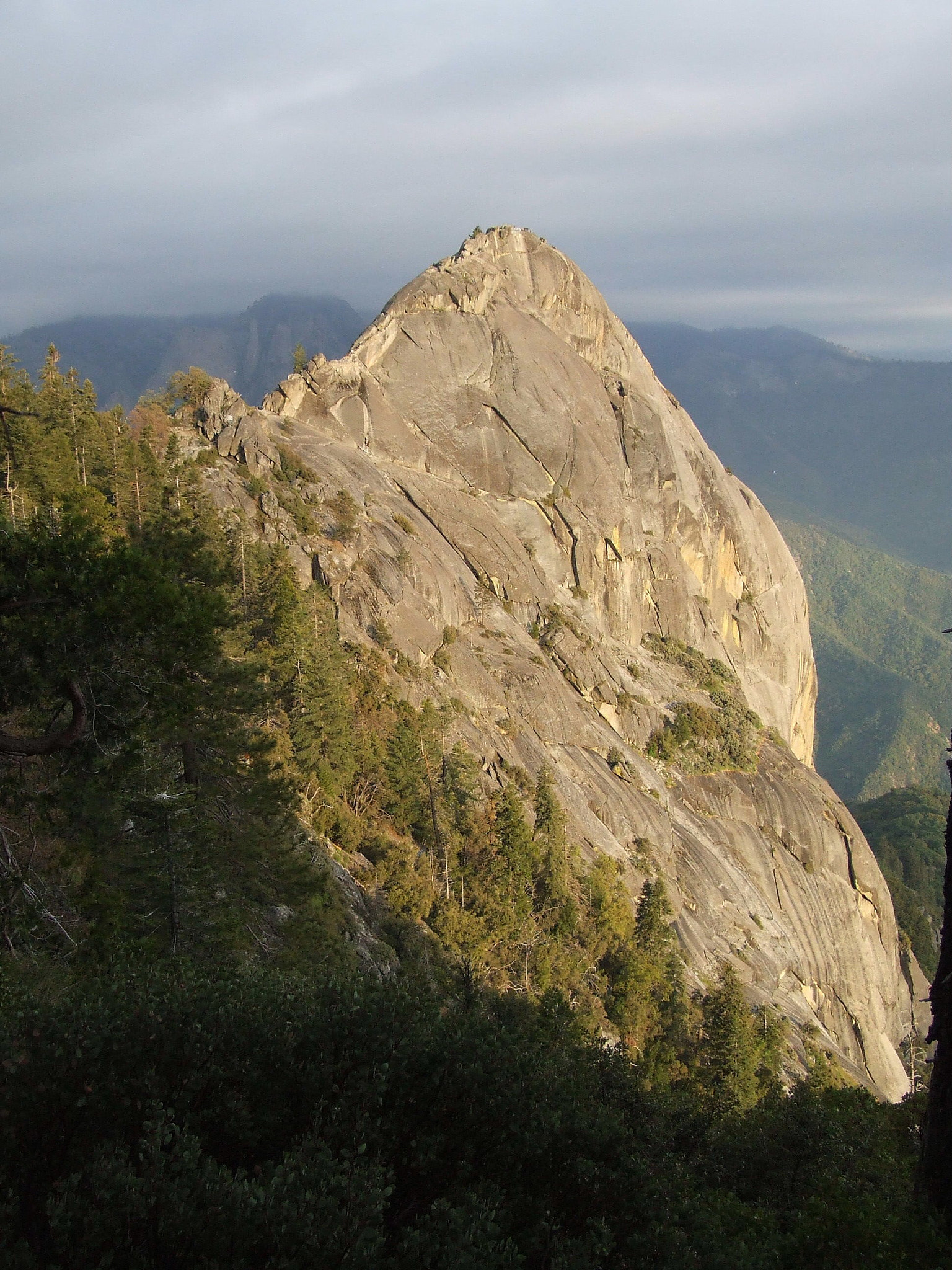 Fujifilm FinePix S5200 sample photo. Evening at moro rock photography