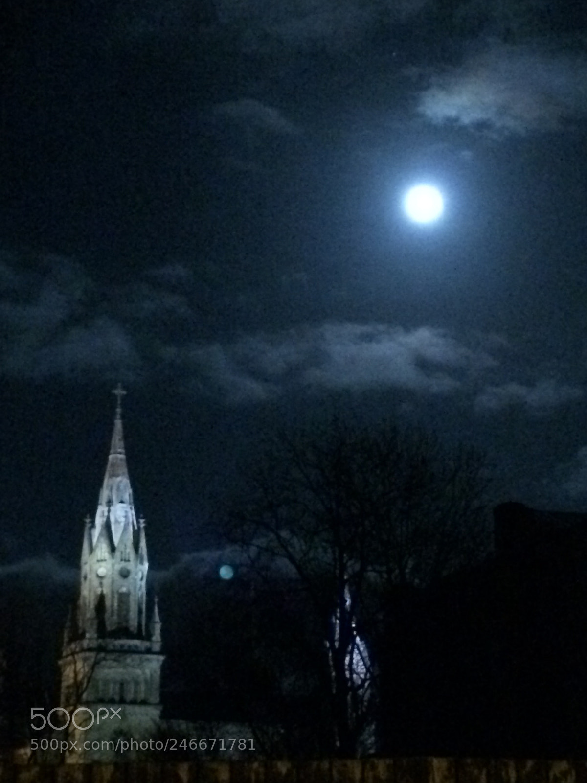 Apple iPhone 5s sample photo. Darkness was broken photography