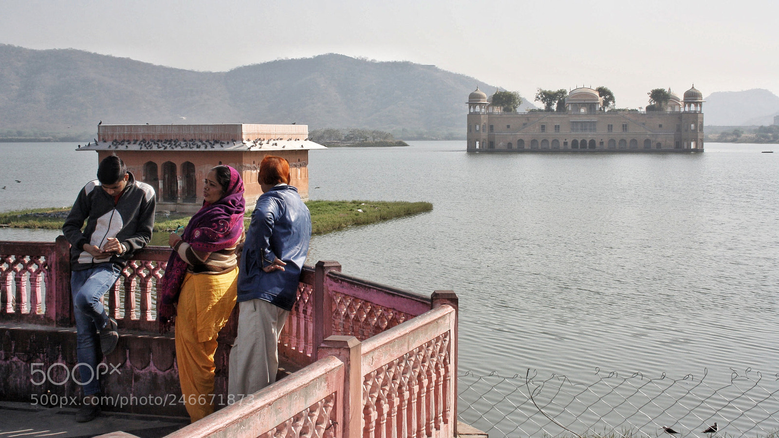 Canon EOS 1000D (EOS Digital Rebel XS / EOS Kiss F) sample photo. Pink city photography