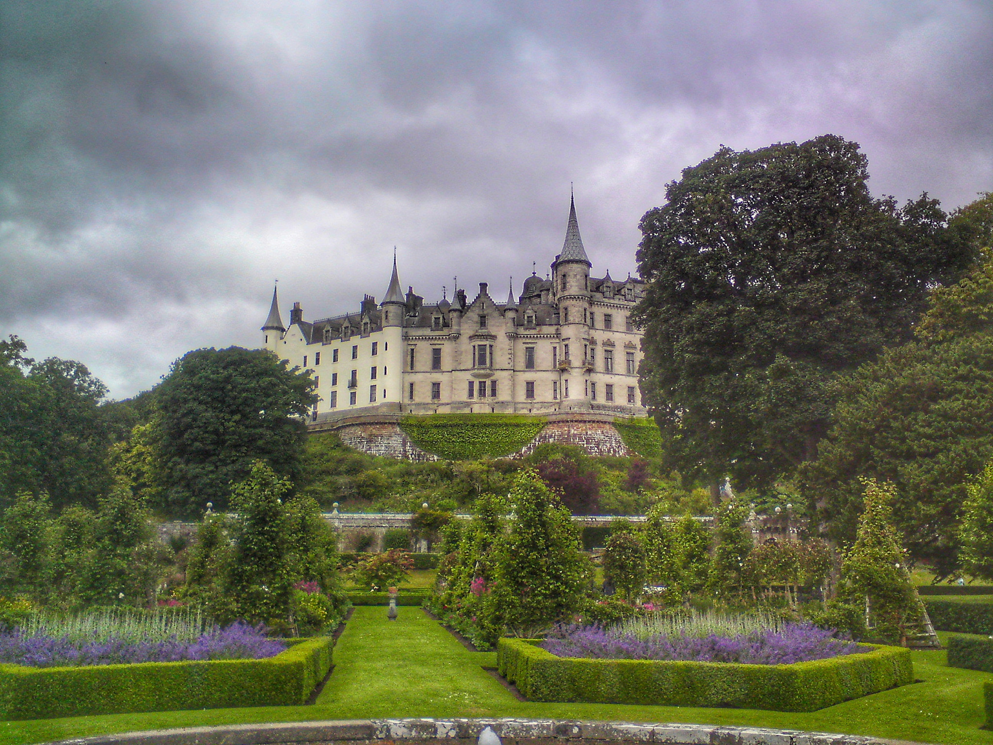 Sony Ericsson C902 sample photo. Dunrobin castle and gardens photography