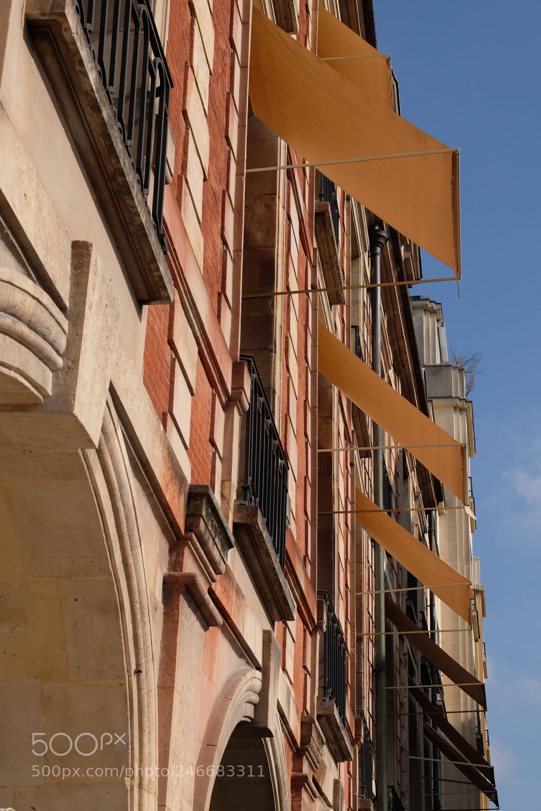 Fujifilm X-T1 sample photo. Sunny facade in paris photography