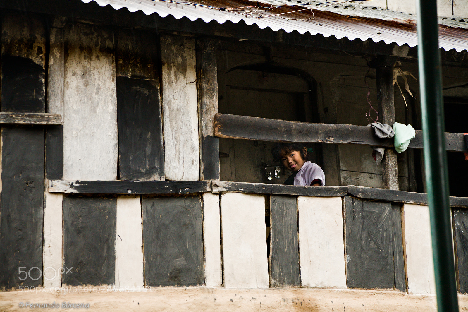 Canon EOS 5D sample photo. Girl smiling. nepal. nov2007. photography