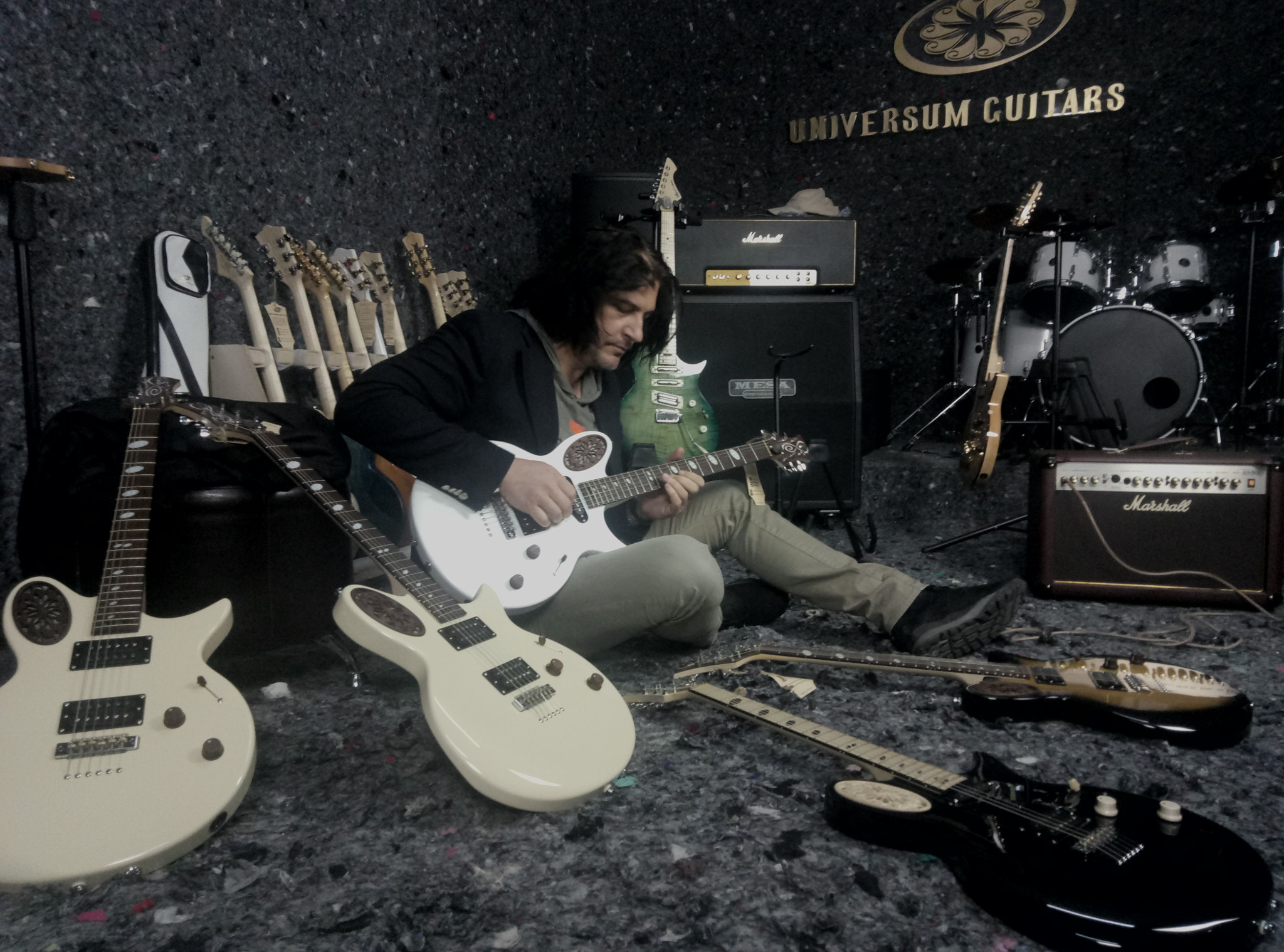 Meizu m3 note sample photo. Vlad at universum guitars photography
