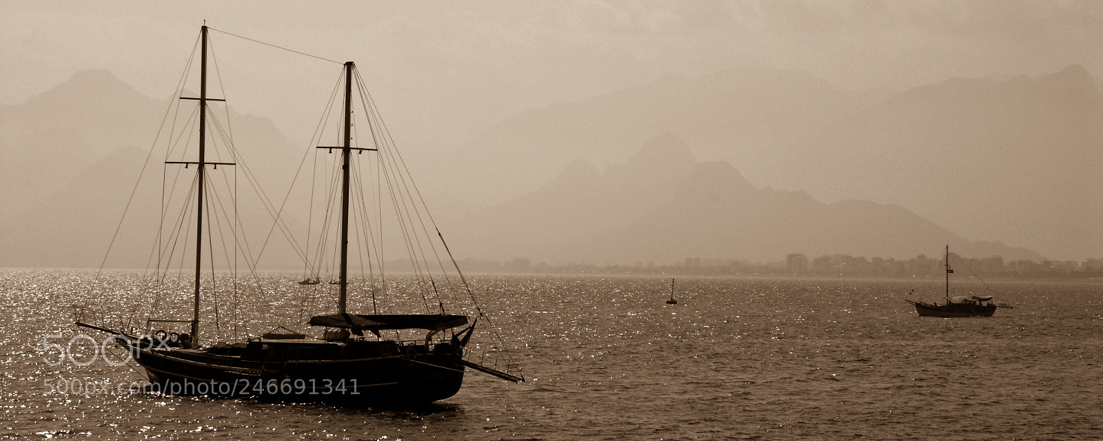 Nikon D200 sample photo. Waiting for the night photography