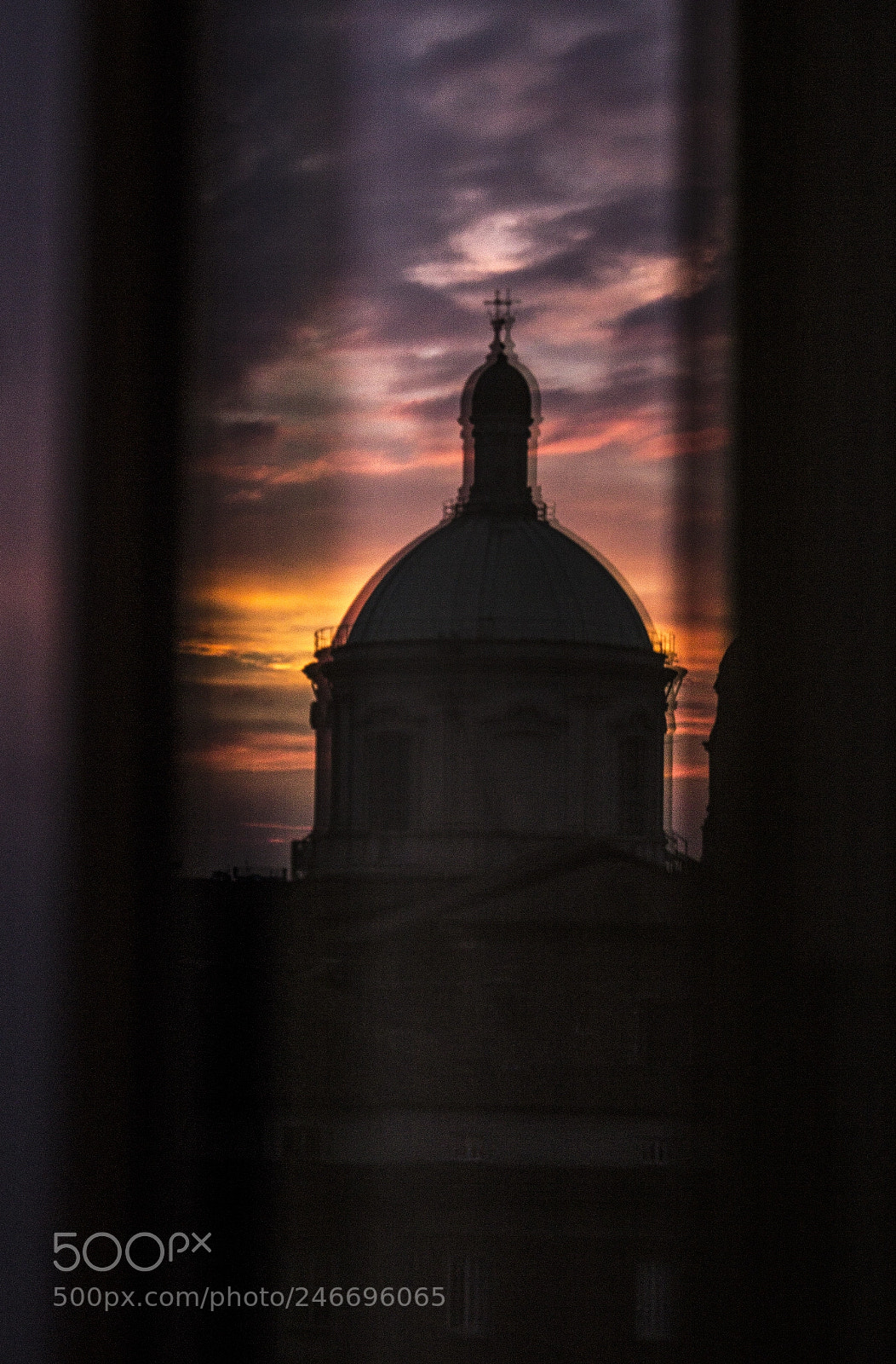 Canon EOS 1200D (EOS Rebel T5 / EOS Kiss X70 / EOS Hi) sample photo. Sunset couple reflection photography