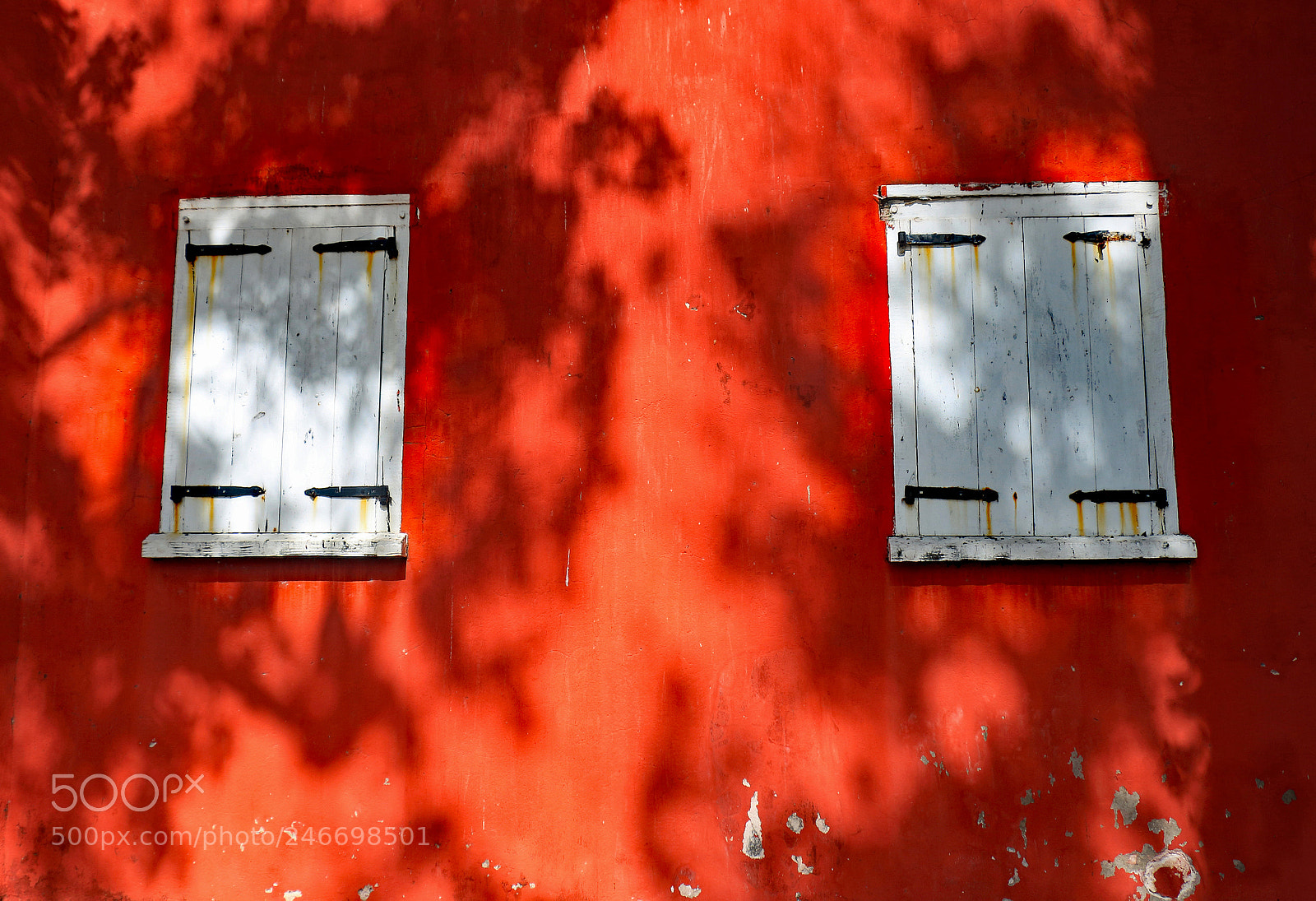 Canon EOS 7D Mark II sample photo. Windows, shutters ans d photography