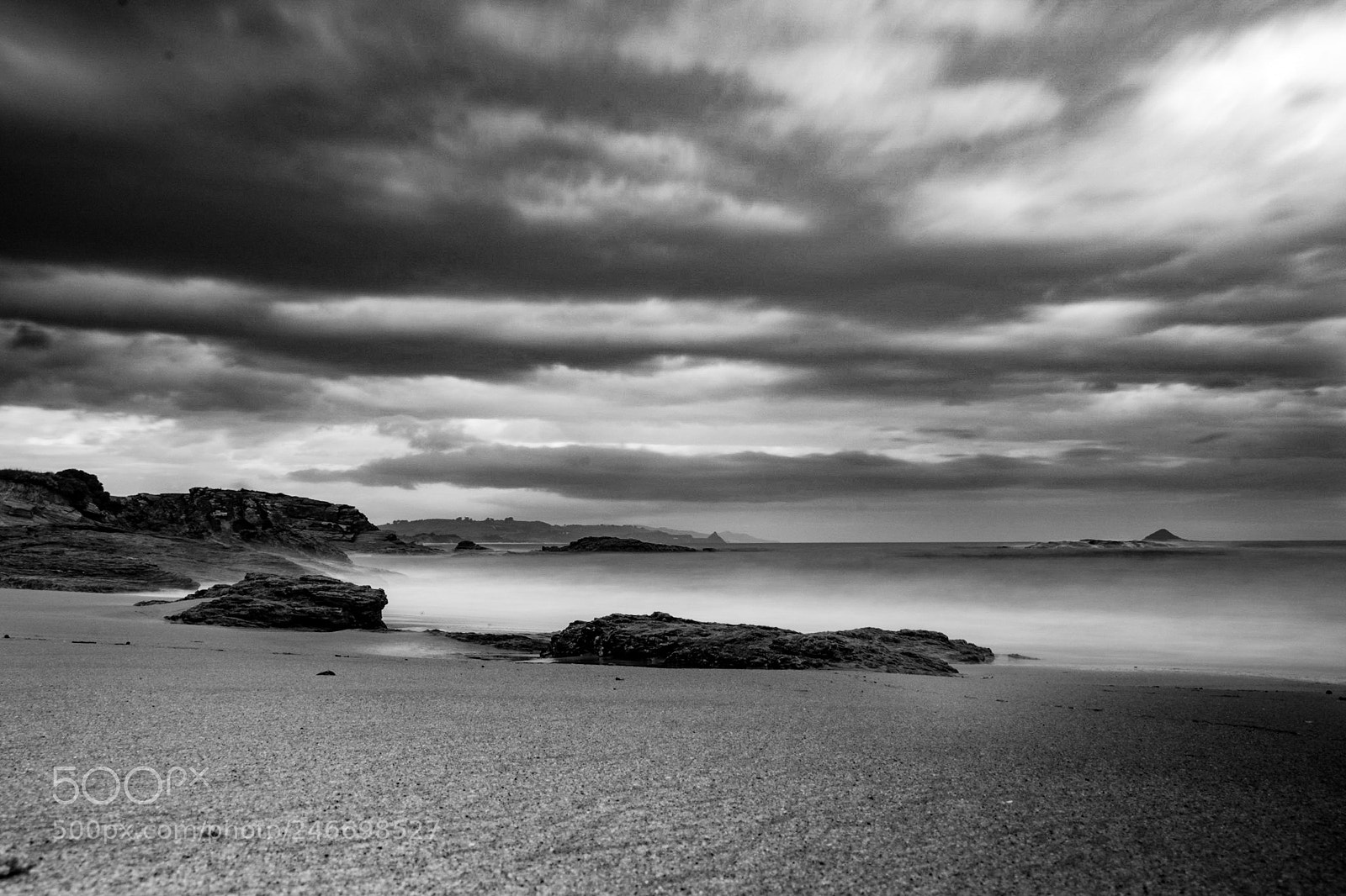 Canon EOS 750D (EOS Rebel T6i / EOS Kiss X8i) sample photo. Black and white moody photography
