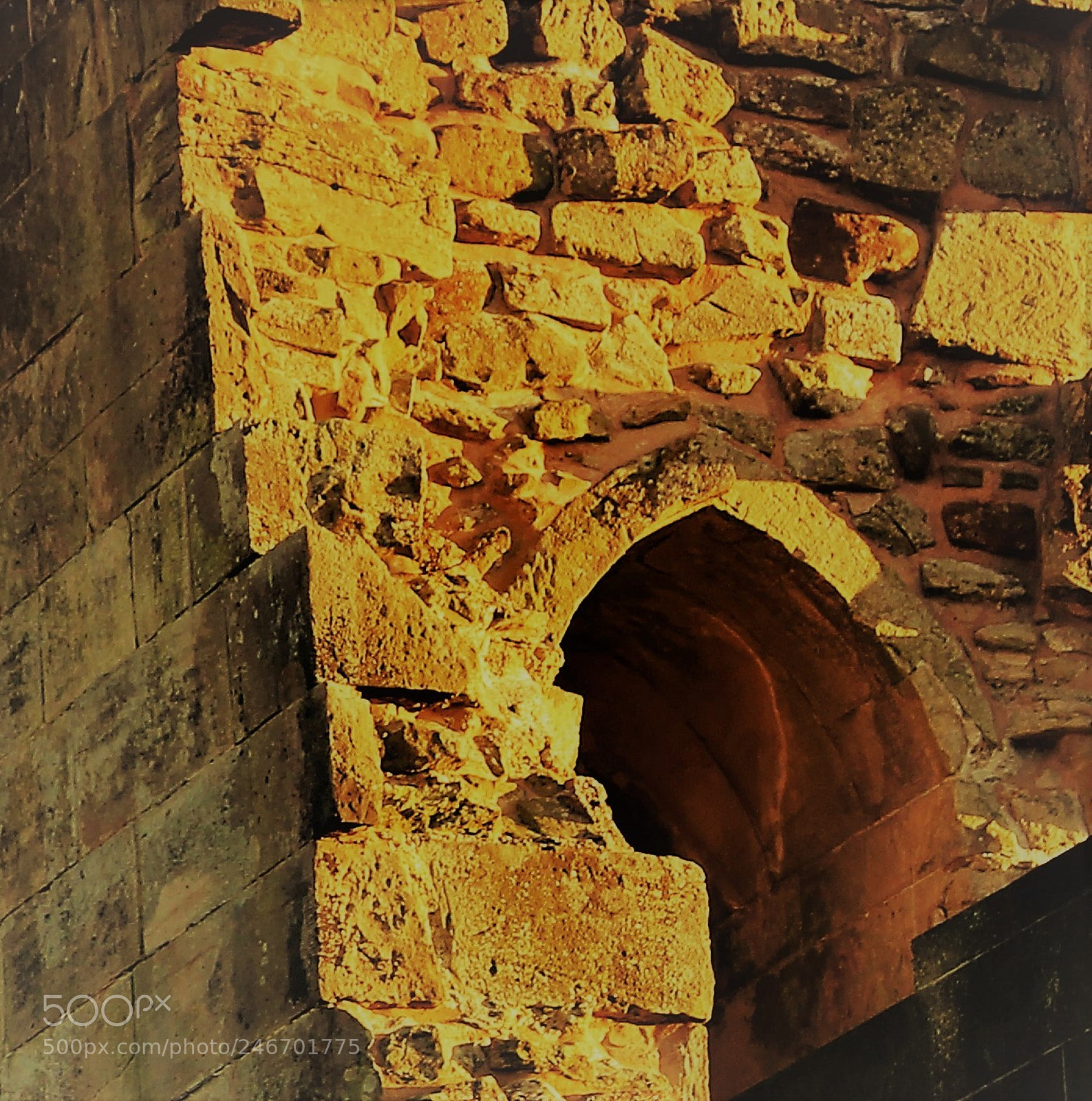 Canon EOS 700D (EOS Rebel T5i / EOS Kiss X7i) sample photo. Old stone and sunshine photography