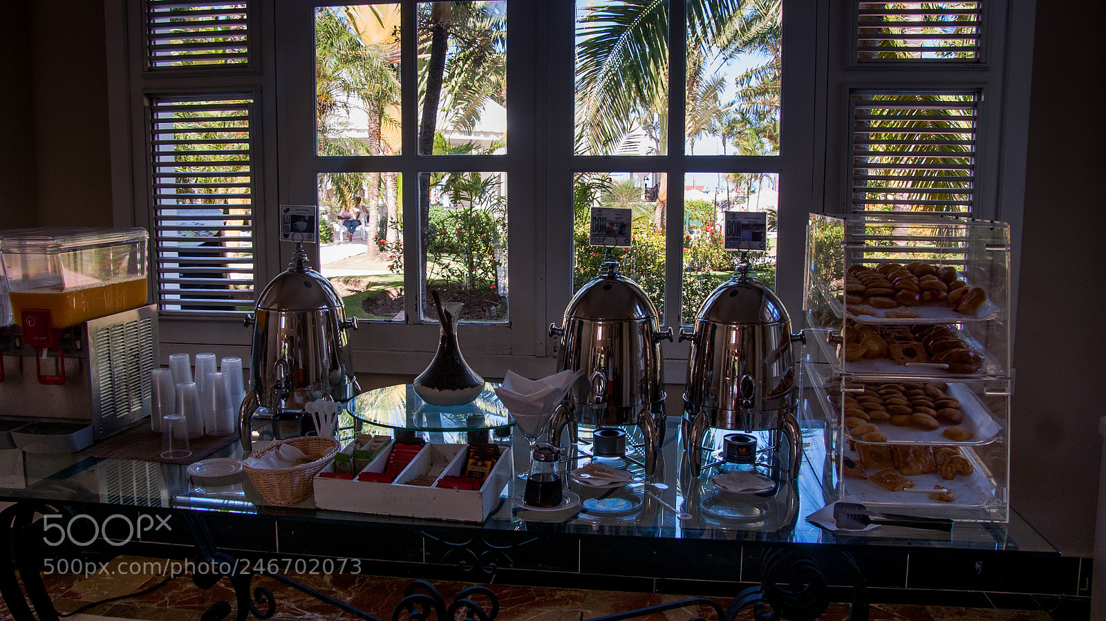 Sony Alpha DSLR-A330 sample photo. Sidewalk café photography